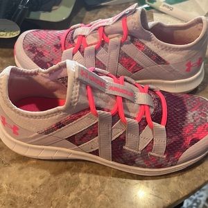 Brand new girls youth under Armour sneakers never worn